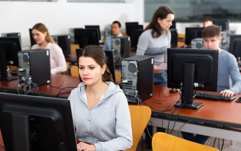 quanto custa uma faculdade de ciências da informática